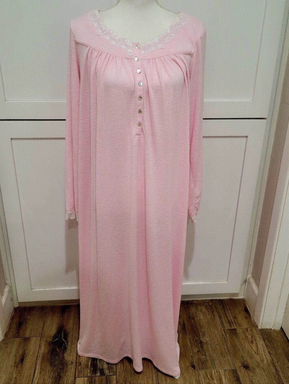 Eileen West Soft Pink Long Sleeve Lace-Trim Nightgown | Size Medium